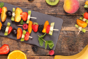 preparer des brochettes de fruits à l'avance